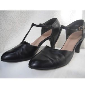 Vintage t-strap pumps black 8.5 wide